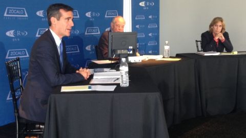 Los candidatos a la alcaldia de Los Ángeles  dan sus puntos de vista durante  el debate  de Zocalo y KCRW.