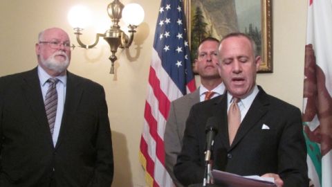 El líder del Senado, Darrell Steinberg dijo que  buscan evitar una tragedia  en CA  apoyando más la  ley de salud.
