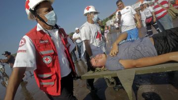 Para salvar vidas, los voluntarios de la Cruz Roja suelen arriesgar la propia.