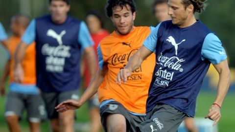 Diego Forlán asegura que Alex Ferguson eligió un buen momento para retirarse