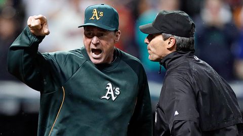 Umpires de las Grandes Ligas reconocieron cometer error al robarle jonrón a Adam Rosales.