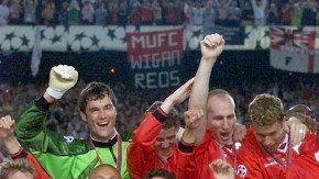 Foto del 26 de mayo de 1999  en que  Alex Ferguson (centro) celebra la obtención de su primera  Champions.