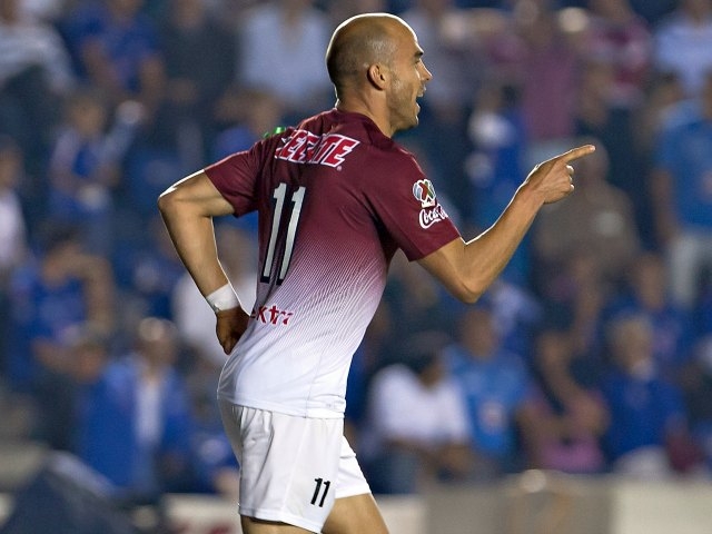 Carlos Ochoa anotó el segundo gol del Morelia, en la derrota 4-2 ante Cruz Azul