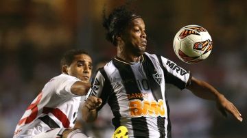 Ronaldinho lideró la goleada 4-1 del Atlético Mineiro sobre el Sao Pauilo, en la Copa Libertadores