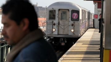 En Yonkers, hispanos construyen los nuevos trenes de la línea 7 del metro.