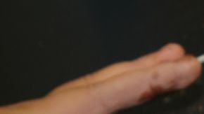 En el Centro Gads Hills, en Pilsen, Surizadny Hernández, estudiante de 15 años, usa sus dedos para crear una sonrisa en el rostro de una de las caras del fundador de la religión budista.