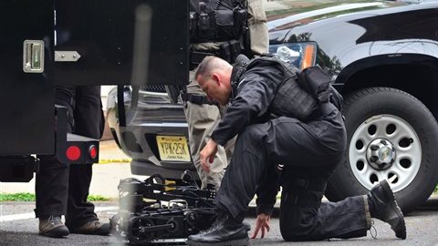 La policía tiene listo un robot para ingresar a la casa en South Trenton