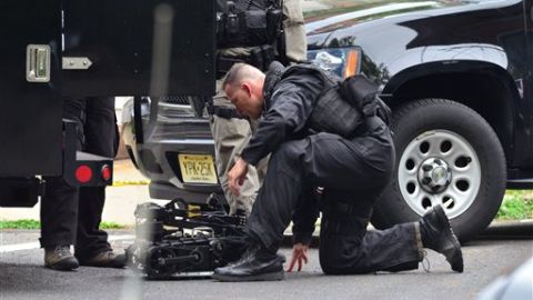 La policía tiene listo un robot para ingresar a la casa en South Trenton