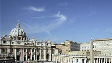 La plaza de San Pedro en el Vaticano, lista para la ceremonia de sentificación el domingo.