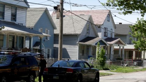 La casa en el 2207 de la Calle Seymour en Cleveland, Ohio, donde estuvieron cautivas 10 años las mujeres.