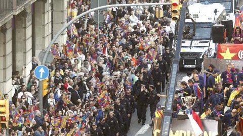 Los jugadores del Barcelona convivieron con miles de aficionados