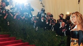 Cuando Beyoncé utilizó este vestido, la semana pasada en NYC, surgieron los rumores de su supuesto segundo embarazo.