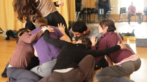Los bailarines de la compañía de baile Luna Negra.