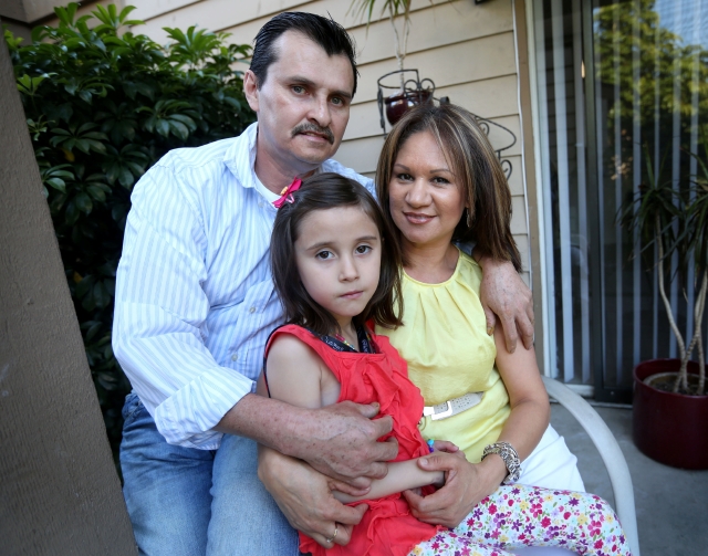 Grace Vega, su esposo Marco Villaseñor y su hija Valery esperan  ansiosamente la expansion de Medi-Cal.