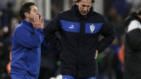 El entrenador de Velez Sarsfield, Ricardo Gareca, lamenta la derrota ante Newell`s Old Boys