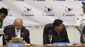 El presidente de Bolivia  Evo Morales (c) que es el anfitrión, dijo que 'se necesita una OEA para los pueblos y no al servicio del imperio' .