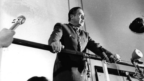Pinochet en una conferencia en Santiago, Chile, en el 1974.