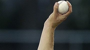 Greinke volvió tras una fractura sufrida durante una trifulca.