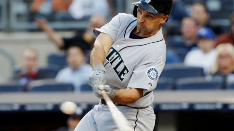 El exyankee Raúl Ibañez bateó un grand slam en su regreso a Nueva York.