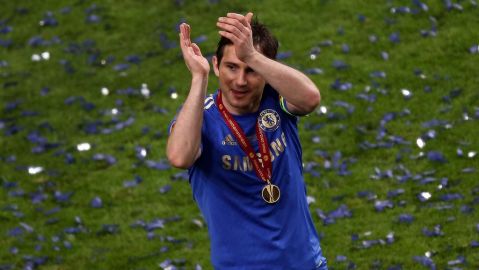 Lampard no se va. El Chelsea contará con él una temporada más.