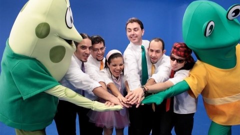 El show comenzará a las 4:00 p.m., en el Bob Carr Art Centre.