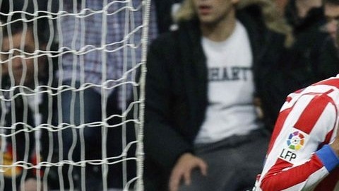 El defensor Joao Miranda festeja el gol del  triunfo.