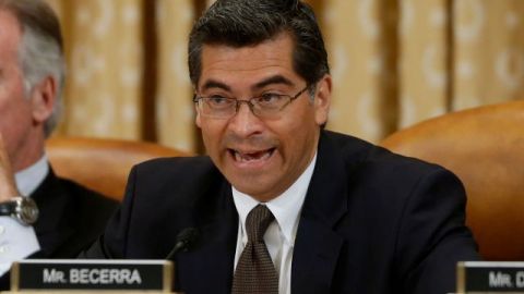 Xavier Becerra es uno de los representantes que evalúa el proyecto.