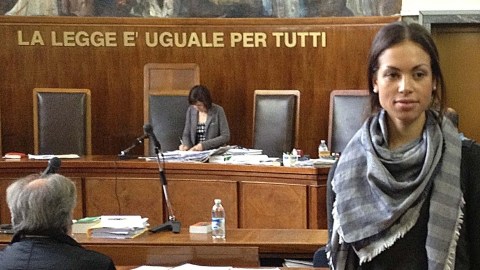 La joven marroquí Karima el Mahroug, conocida como 'Ruby', después de prestar testimonio en el caso Berlusconi.