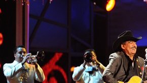 "El rey del jaripeo" celebra 40 años como artista consolidado de la música regional mexicana