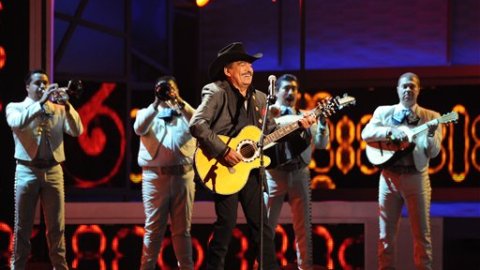 "El rey del jaripeo" celebra 40 años como artista consolidado de la música regional mexicana