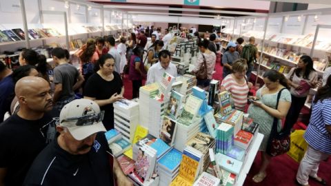 La feria del libro LéaLA dijo ayer  'hasta luego' a las miles de personas que por tres días recorrieron los pasi- llos del Centro de Convenciones de Los Ángeles.