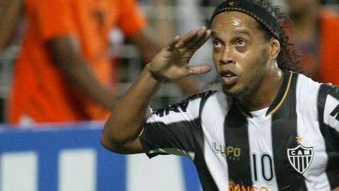 Ronaldinho fue el más asediado por los aficionados de Tijuana