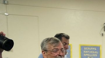 Garcetti votó en la casilla ubicada en la primaria Alessandro de Elysian Park.