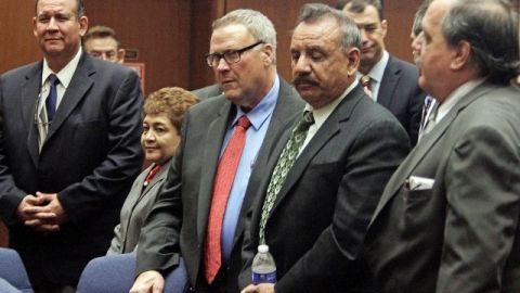 Ex funcionarios de la ciudad de Bell acusados de corrupción, comparecen en un juicio en la ciudad de Los Ángeles el 24 de enero de 2013.