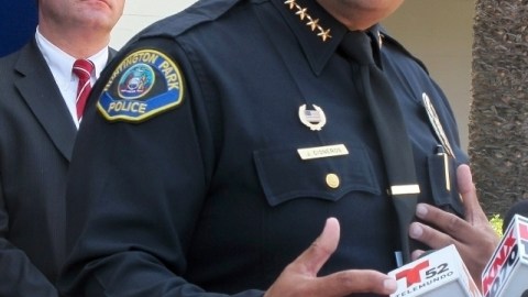 Jorge Cisneros, jefe de la policía de Huntington Park, ofreció algunos detalles sobre la captura de los tres sospechosos del robo.