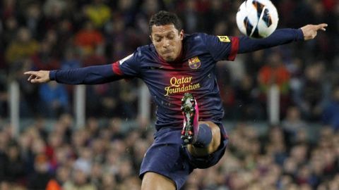 Adriano jugará con Barcelona hasta junio de 2017