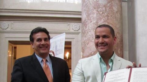 Víctor Manuelle recibió una distinción del Senado de Puerto Rico por su aniversario.