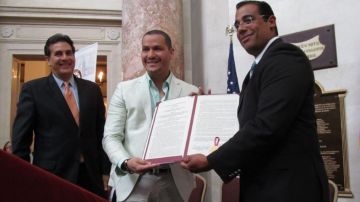 Víctor Manuelle recibió una distinción del Senado de Puerto Rico por su aniversario.