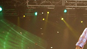 El cantante mexicano Christian Chávez fue acusado por su expareja, Ben Stewart-Kruger por intento de asesinato.