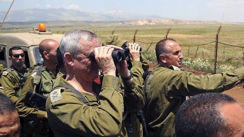 El teniente general Benny Gantz profirió una amenaza a Siria horas después que un jeep israelí fue blanco de disparos mientras patrullaba las colinas de Golán controladas por Israel.