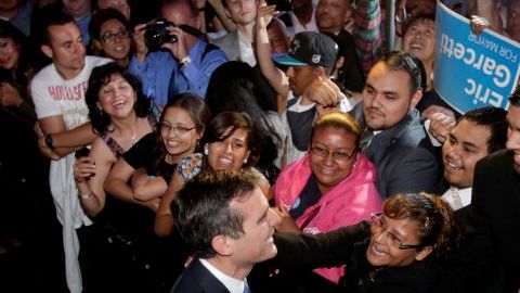 Garcetti empezará su mandato el 1 de julio.