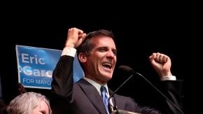 Eric Garcetti se dirige a sus simpatizantes durante una reunión electoral en Hollywood Palladium, en Los Ángeles.