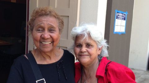 Olga Linares (der.) y Teresa Chanci de Ortiz votaron juntas en Van Nuys.