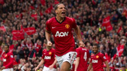 Rio Ferdinand jugará con los 'red devils' una temporada más.