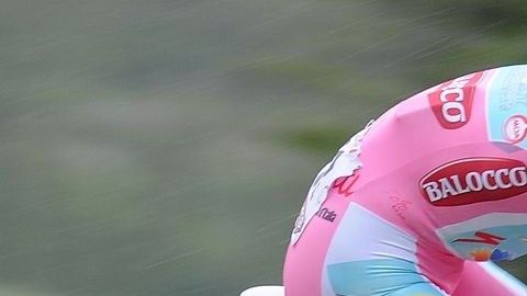 Nibali dominó la contrarreloj y conservó la camisa rosa.