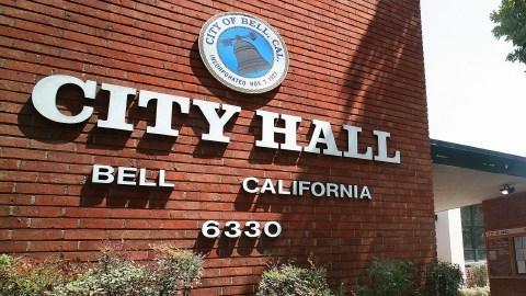 08/10/10----LOS ANGELES--  The Bell City Hall, where recent investigations have discovered that officials in the small Los Angeles County city of Bell earn some of the highest salaries in the nation. Police Chief Randy Adams earns 457,000, twice what Los Angeles Police Department Chief Charlie Beck gets. The district attorney's office has been investigating Bell over the hefty compensation of its City Council membersabout 100,000 a year for part-time positions.     (photo by Aurelia Ventura/La Opinion)