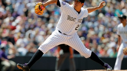 Jorge De La Rosa (29) lanzó ayer seis entradas y obtuvo su octava victoria frente a los Diamondbacks en su patio de Denver.