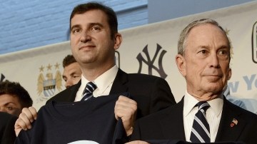 Una coalición de empresarios, entre ellos  el alcalde de Nueva York Michael Bloomberg (c) lanzan  marcha virtual llamada iMarch.
