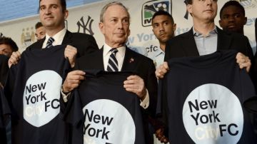 Una coalición de empresarios, entre ellos  el alcalde de Nueva York Michael Bloomberg (c) lanzan  marcha virtual llamada iMarch.