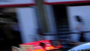 Las entradas a pits serían menos que en otros circuitos. En la gráfica, el mexicano Sergio Pérez sale de boxes.